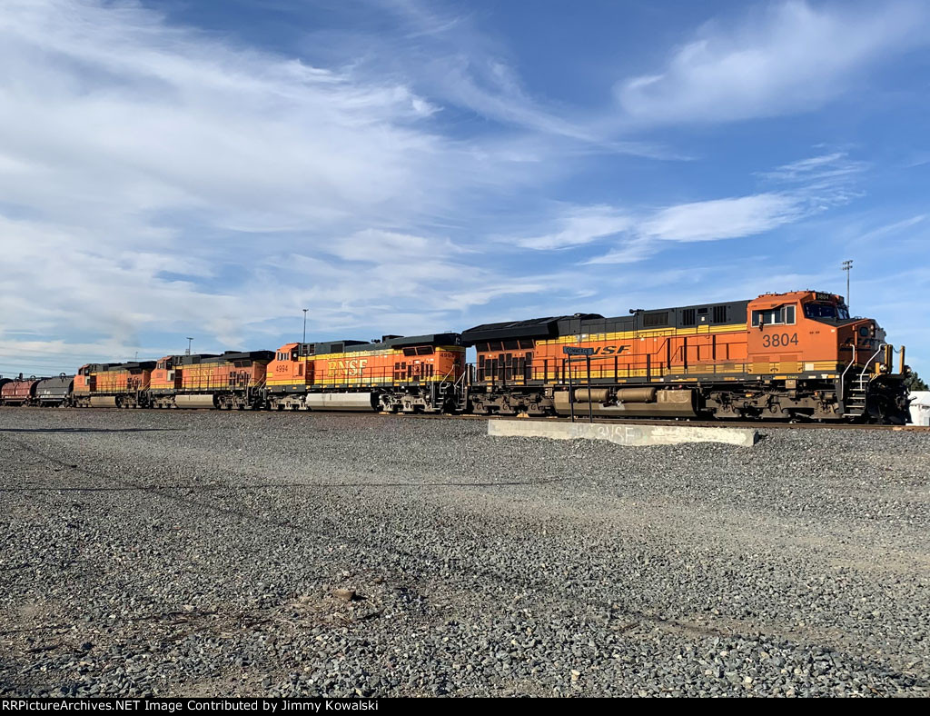 BNSF 3804 ET44C4